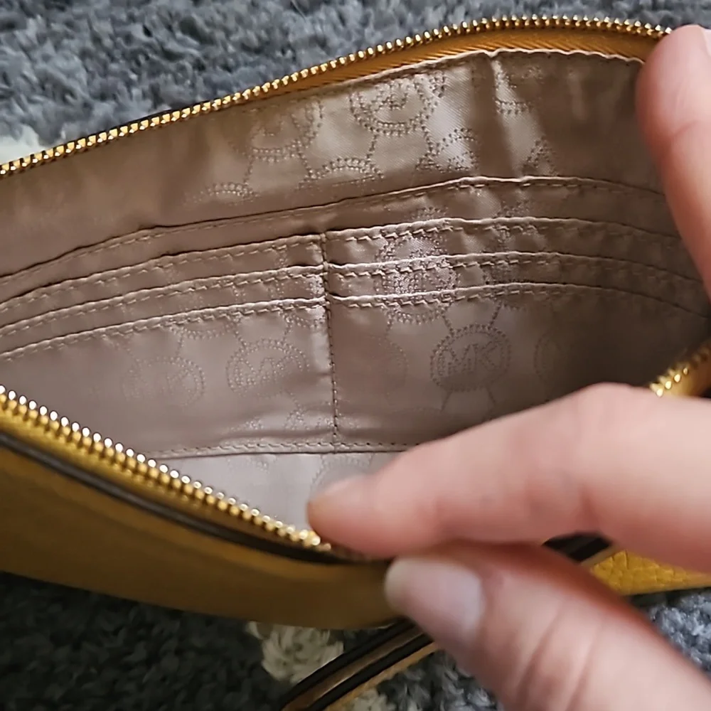 Michael Kors wristlet bag - Picture 5 of 5